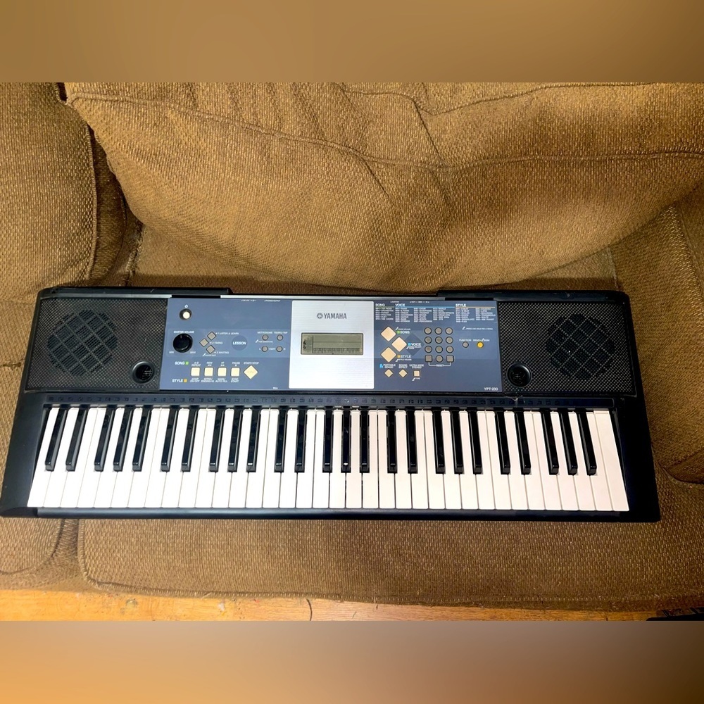 Yamaha YPT-230 Keyboard